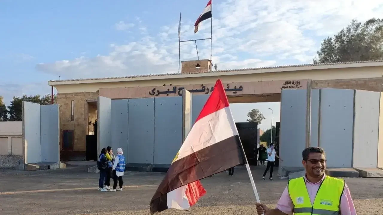 أزمة-معبر-رفح-قافلة-مساعدات-طبية-عالقة-في-مصر-1697536745617_highres